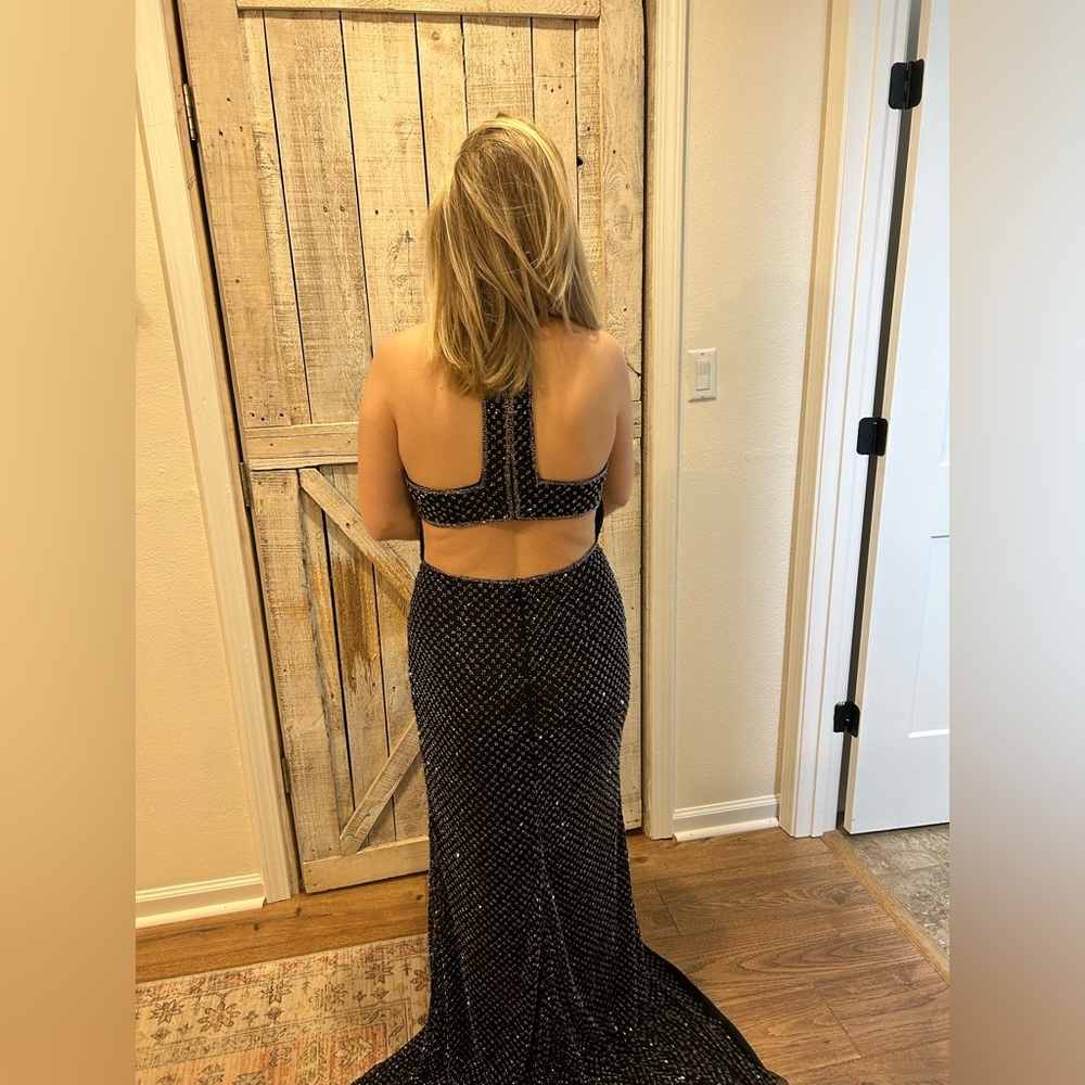 Sherri Hill Size 14 Black Sequin Prom Dress Formal Maxi Gown with Slit Halter